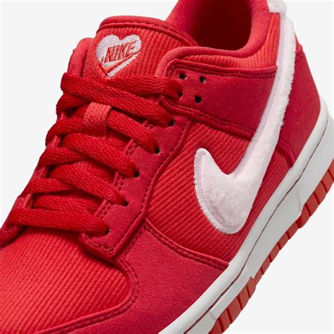 valentine's day nike dunks 2024